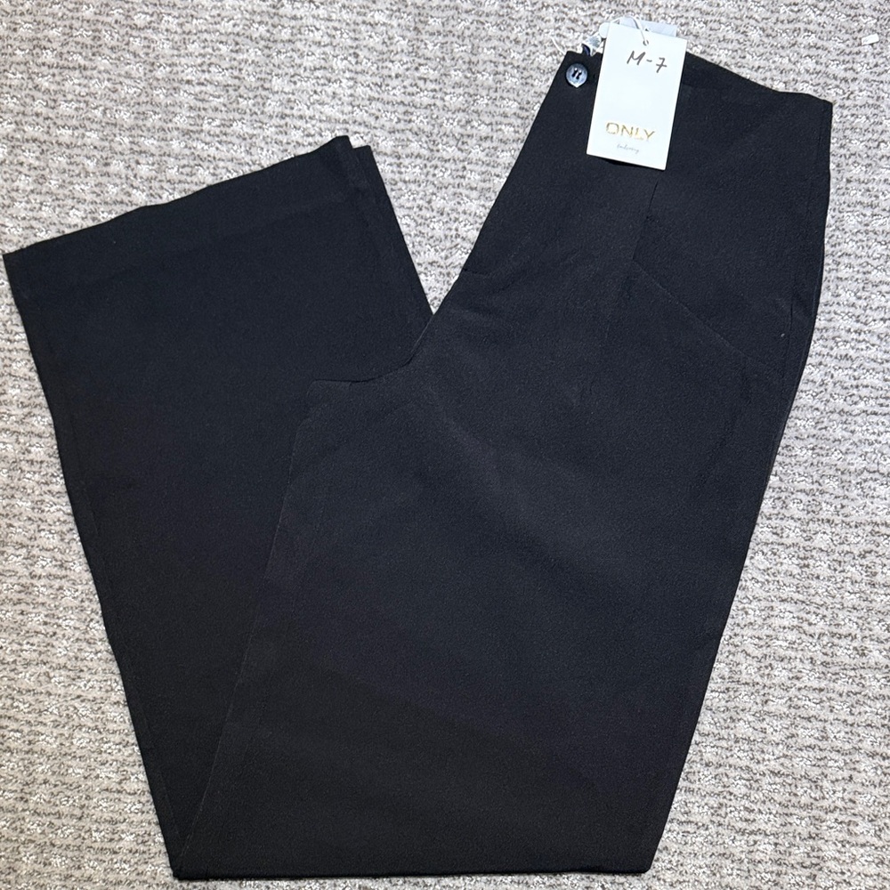 ONLY Woman’s Classic Black Chinos